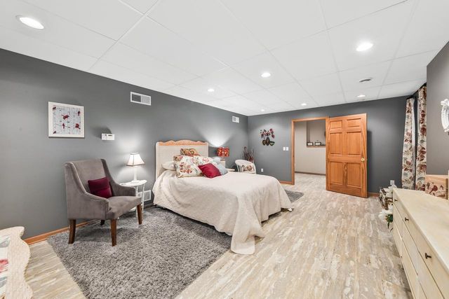 2508 Manchester COURT, Waukesha, WI 53188