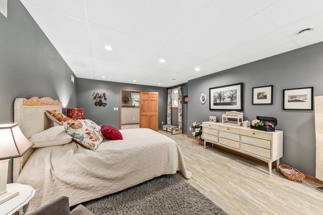 2508 Manchester COURT, Waukesha, WI 53188