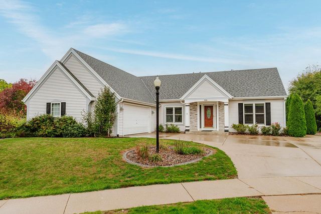 2508 Manchester COURT, Waukesha, WI 53188