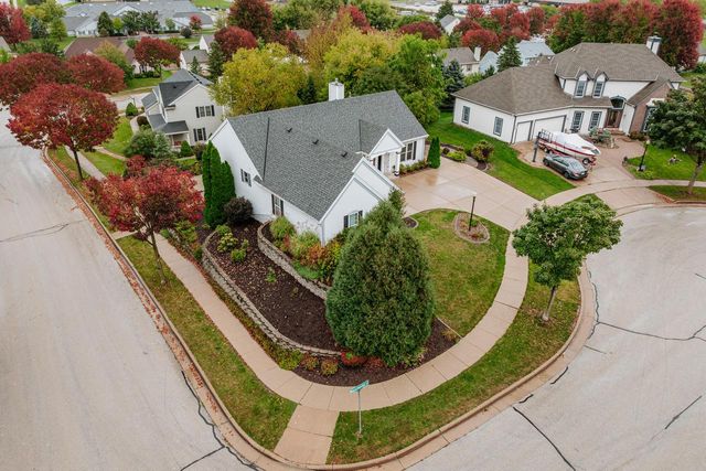 2508 Manchester COURT, Waukesha, WI 53188