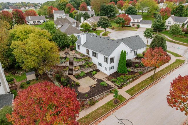 2508 Manchester COURT, Waukesha, WI 53188