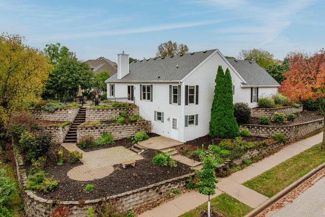 2508 Manchester COURT, Waukesha, WI 53188