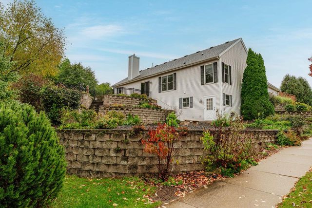 2508 Manchester COURT, Waukesha, WI 53188