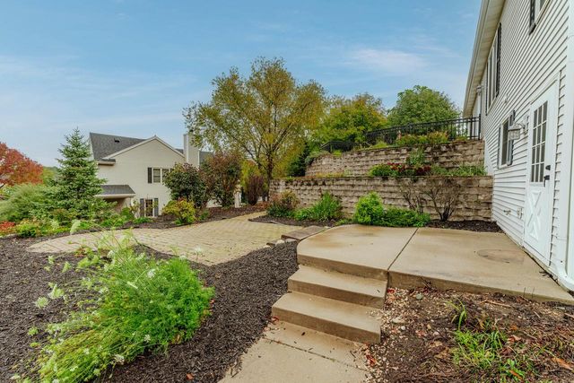 2508 Manchester COURT, Waukesha, WI 53188