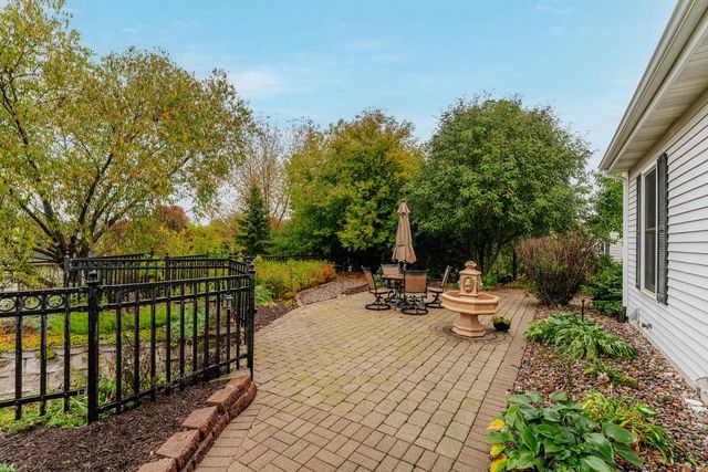 2508 Manchester COURT, Waukesha, WI 53188