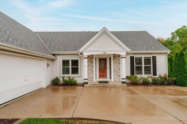 2508 Manchester COURT, Waukesha, WI 53188