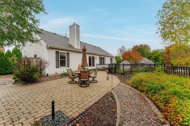 2508 Manchester COURT, Waukesha, WI 53188