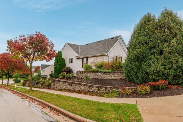 2508 Manchester COURT, Waukesha, WI 53188