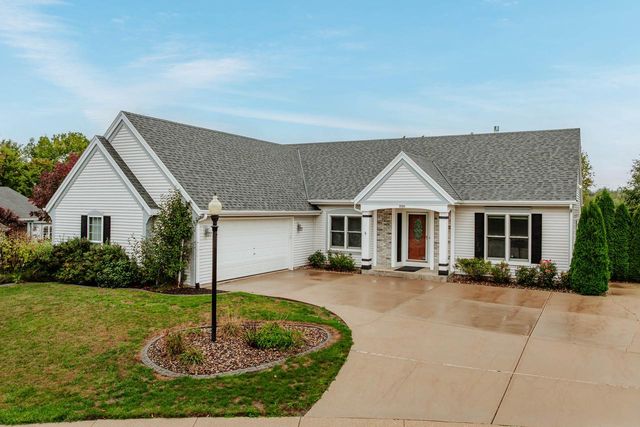 2508 Manchester COURT, Waukesha, WI 53188