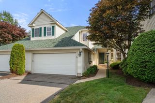 39 Village Cir 39, Milford, MA 01757