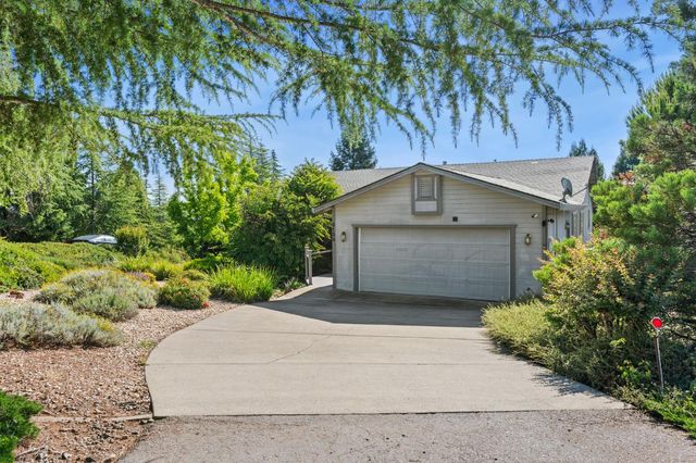 3133 Woodleigh Ln, Cameron Park, CA 95682