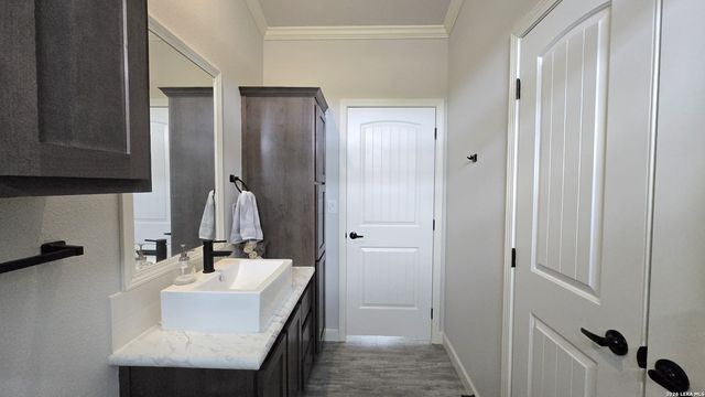 13083 Fm 2779, Moore, TX 78057