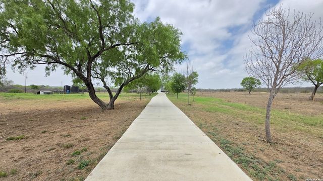 13083 Fm 2779, Moore, TX 78057