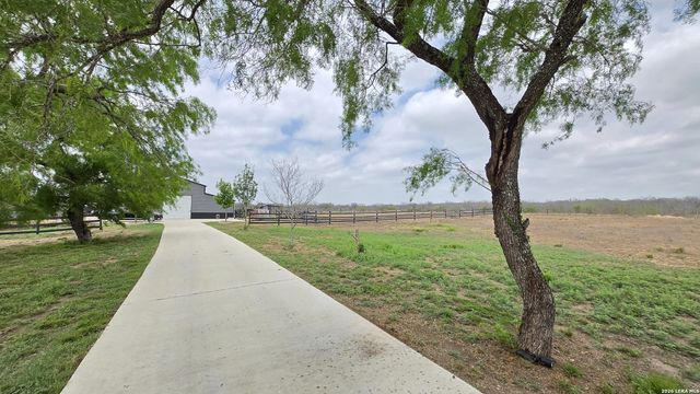 13083 Fm 2779, Moore, TX 78057