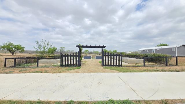 13083 Fm 2779, Moore, TX 78057
