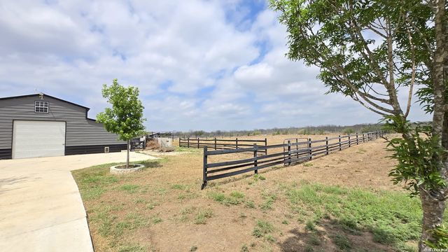 13083 Fm 2779, Moore, TX 78057