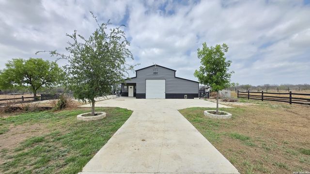 13083 Fm 2779, Moore, TX 78057