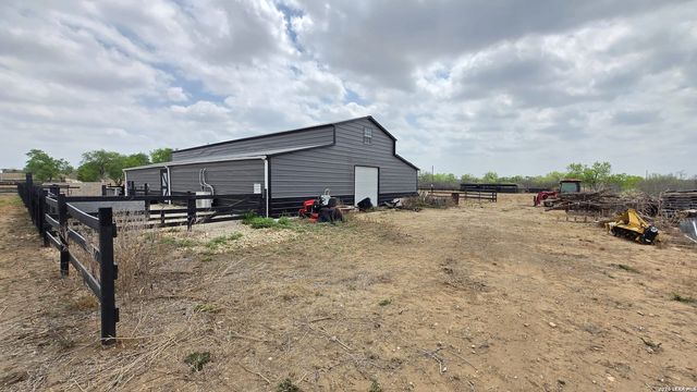 13083 Fm 2779, Moore, TX 78057