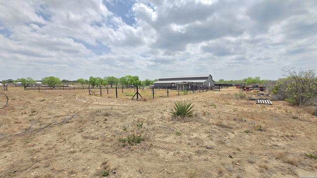 13083 Fm 2779, Moore, TX 78057