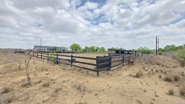 13083 Fm 2779, Moore, TX 78057