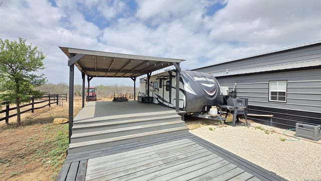 13083 Fm 2779, Moore, TX 78057