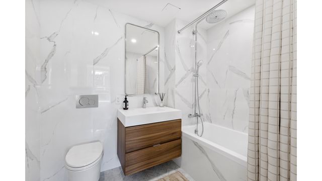 7829 Austin St # 406, New York City, NY 11375
