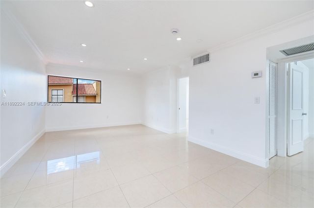 2775 W 61st Place 207, Hialeah, FL 33016