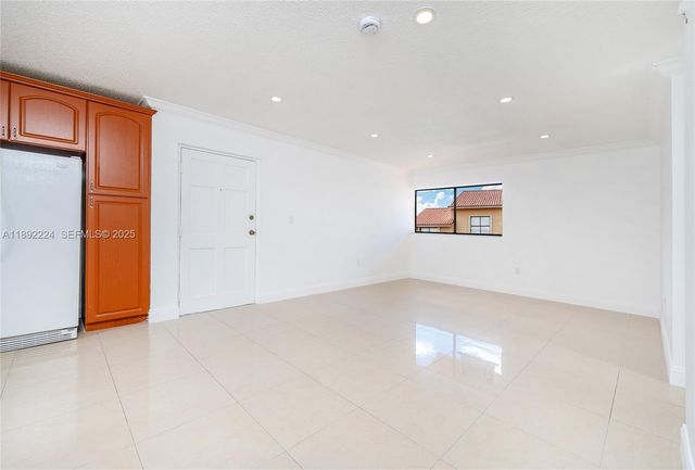 2775 W 61st Place 207, Hialeah, FL 33016