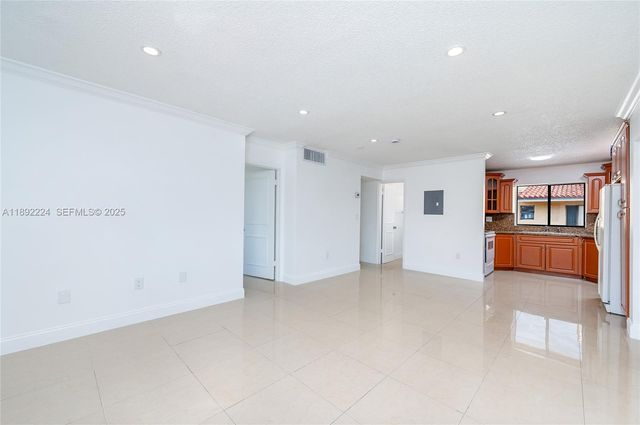 2775 W 61st Place 207, Hialeah, FL 33016