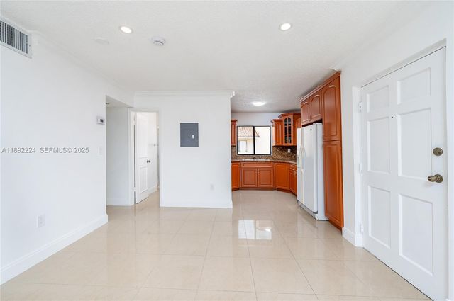 2775 W 61st Place 207, Hialeah, FL 33016