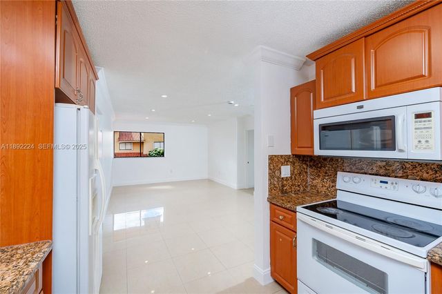 2775 W 61st Place 207, Hialeah, FL 33016