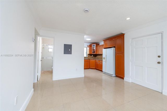 2775 W 61st Place 207, Hialeah, FL 33016