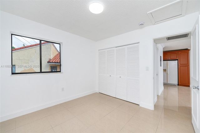 2775 W 61st Place 207, Hialeah, FL 33016