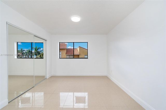 2775 W 61st Place 207, Hialeah, FL 33016