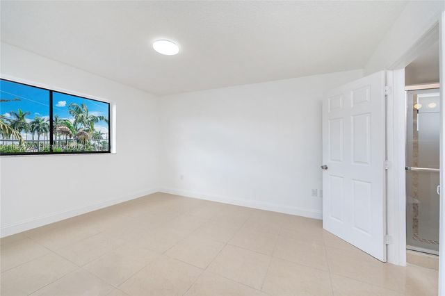 2775 W 61st Place 207, Hialeah, FL 33016