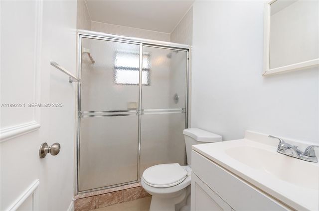 2775 W 61st Place 207, Hialeah, FL 33016