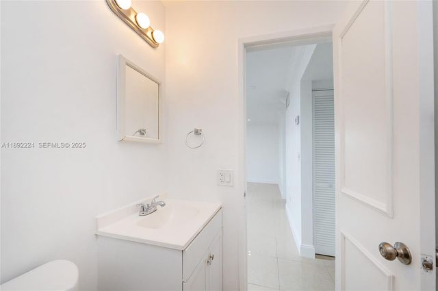 2775 W 61st Place 207, Hialeah, FL 33016