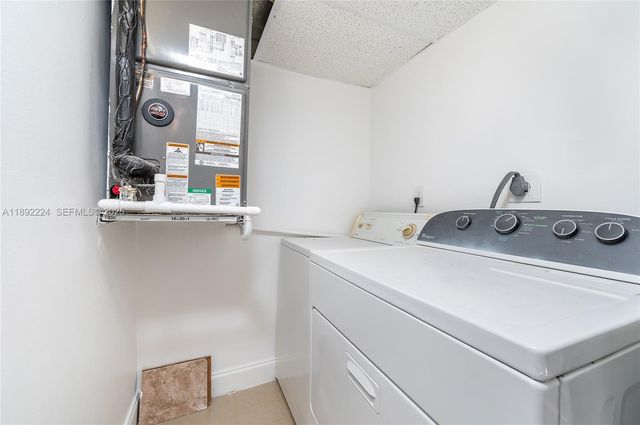 2775 W 61st Place 207, Hialeah, FL 33016