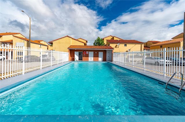 2775 W 61st Place 207, Hialeah, FL 33016
