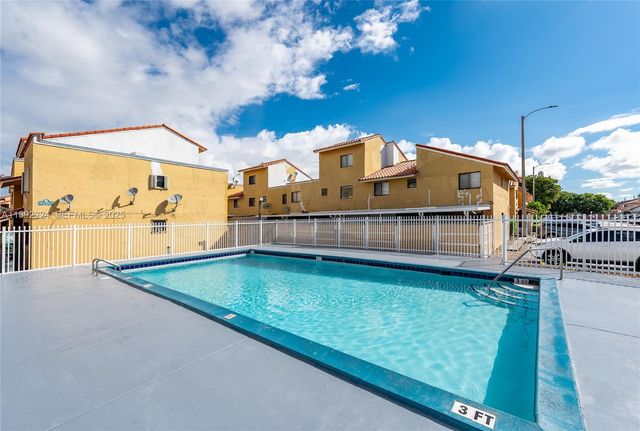 2775 W 61st Place 207, Hialeah, FL 33016