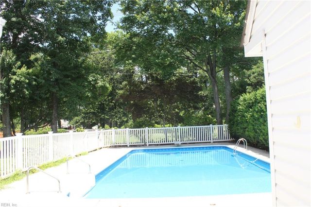 718 Beckley LN, Chesapeake, VA 23322