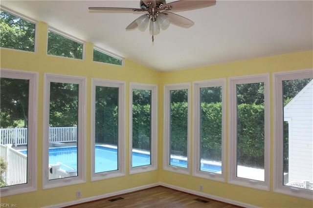 718 Beckley LN, Chesapeake, VA 23322