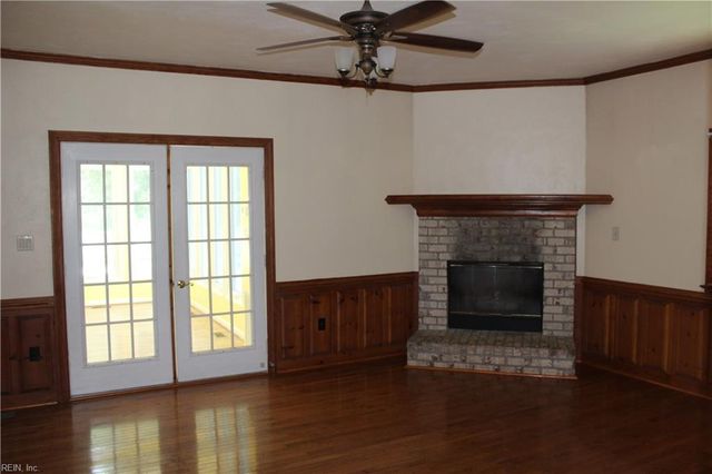 718 Beckley LN, Chesapeake, VA 23322