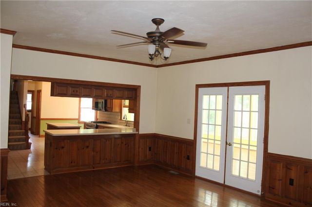 718 Beckley LN, Chesapeake, VA 23322