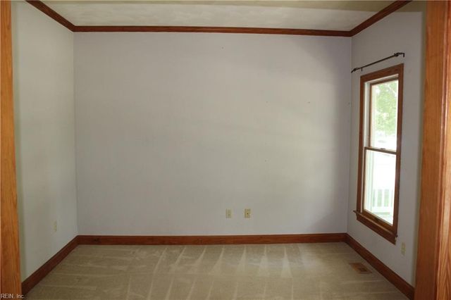 718 Beckley LN, Chesapeake, VA 23322