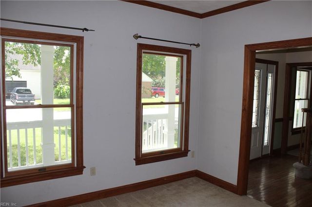 718 Beckley LN, Chesapeake, VA 23322