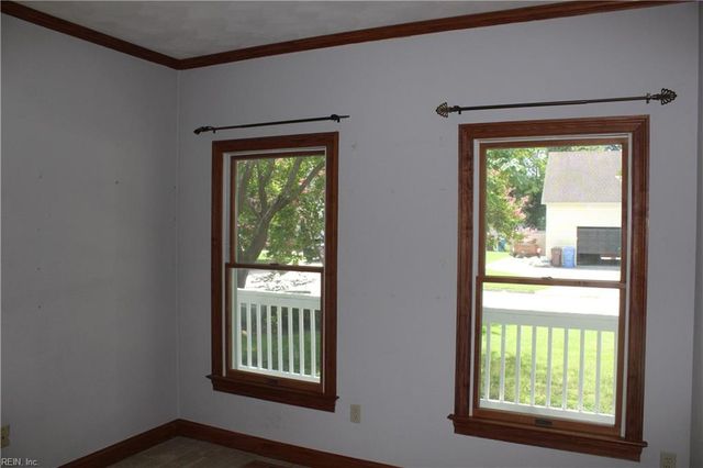 718 Beckley LN, Chesapeake, VA 23322