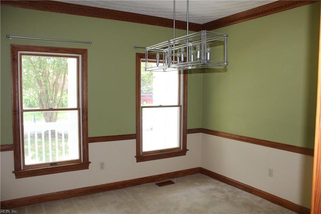 718 Beckley LN, Chesapeake, VA 23322