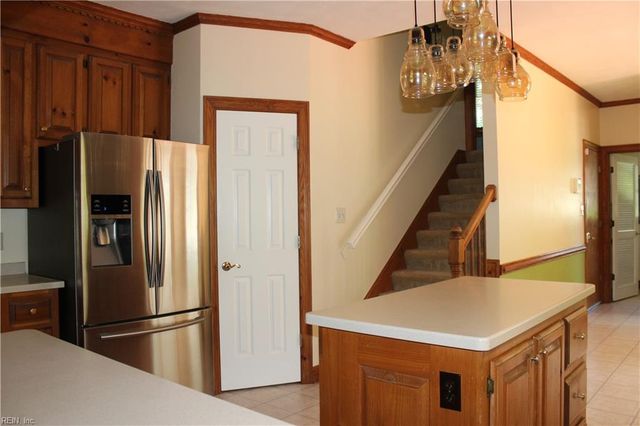 718 Beckley LN, Chesapeake, VA 23322