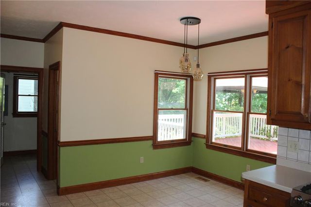 718 Beckley LN, Chesapeake, VA 23322